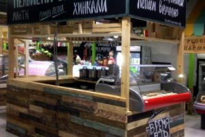 Меловой леттеринг для магазина "Время есть пельмени"