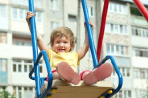 Качели. Полезно ли детям на них качаться?