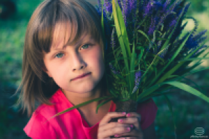 Девочка с цветами