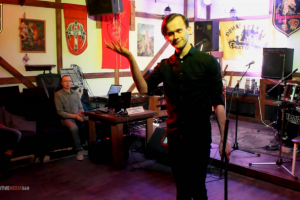 Танцы в баре Корчма