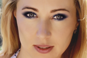 Нанесение макияжа