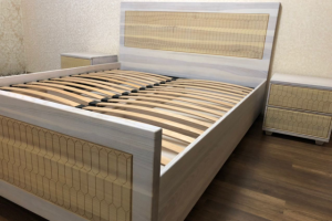 Кровать и тумбы с фрезеровкой