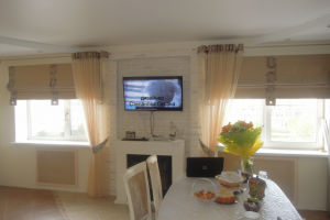 Римские шторы и воздушная тюль на люверсах