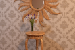 стол и зеркало