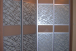 Наполнение дверей-купе: лакобель или мателюкс