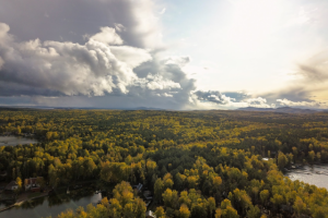 Облака над озером