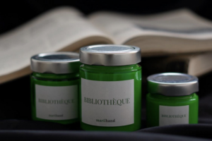 • АРОМАТИЧЕСКАЯ СВЕЧА «BIBLIOTHEQUE» •