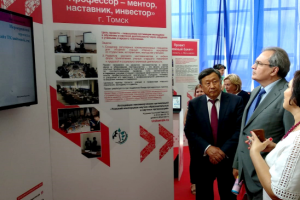 Серия постеров участников выставки