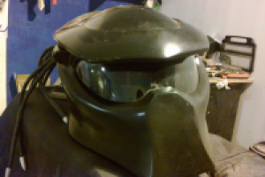 шлем "хищник"