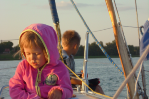 Дети на яхте