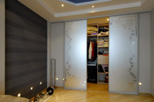 Раздвижные двери купе для гардеробной