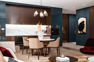 Интерьер кухни-гостиной-прихожей в современном стиле