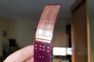 Часы на дисплее E-ink