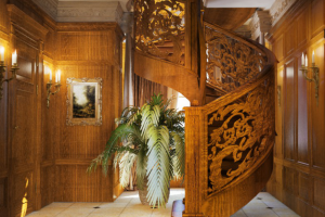 Дизайн и визуализация лестницы в классическом стиле