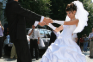 Люди встречаются, люди влюбляются, женятся