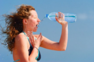 Как правильно пить воду, чтобы похудеть: какую, в каком виде и з