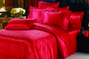 Шелковое постельное белье: магия для настоящих леди