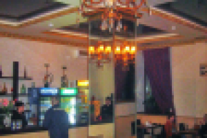 Небольшое кафе при кинотеатре.