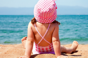 Как защитить ребёнка от негативного воздействия солнечных лучей