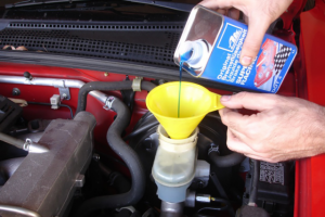 Нужно ли менять тормозную жидкость в автомобиле?