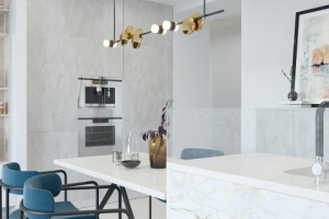 Интерьер гостиной в светлых тонах