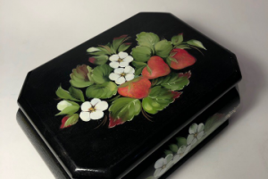 Шкатулка в стиле Жостово