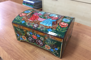 Сундук в стиле Городец