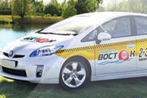 Брендирование автомобиля такси