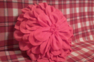 Подушка-цветок из флиса