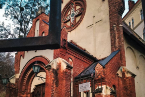 Старинная церковь