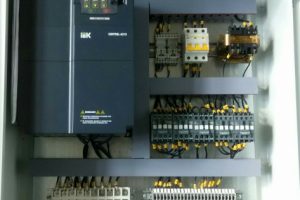 Шкаф управления на мостовой кран