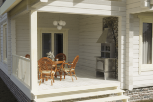 веранда частного дома - вид дневной