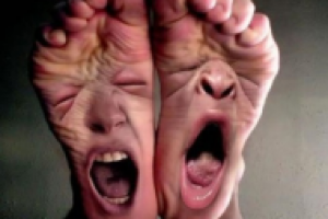 Боль в ступне при ходьбе: причины и лечение