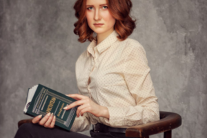 "Портрет с книгой"
