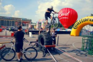 Соревнования по велотриалу на фестивале Пива в Лужниках 2010