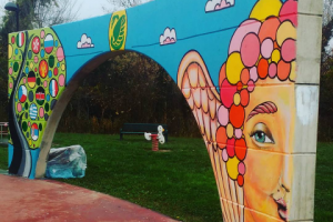 Роспись арки на детской площадке (Италия)