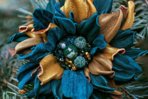 Брошь-цветок из натуральной кожи, ручной работы