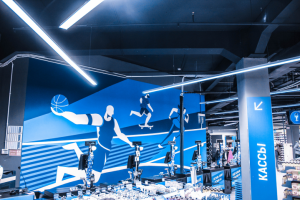 Роспись в магазине "Decathlon"