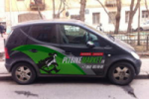 Брендирование автомобиля продавца питбайков