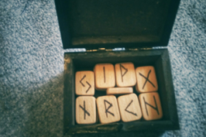 Руны в шкатулке