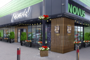 Restaurant exterior, identity