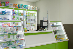 Дизайн и реализация мебели для аптеки
