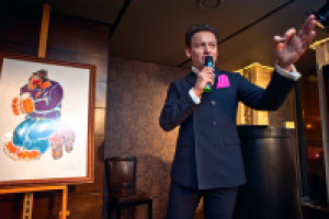 А. Олешко ведет аукцион