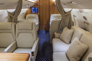 Интерьер частного воздушного судна (Challenger 604)