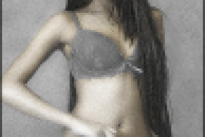 Девушка с вееромю