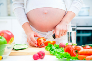 Как правильно питаться во время беременности?