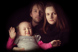 студия. МАМА,ПАПА,ДОЧА