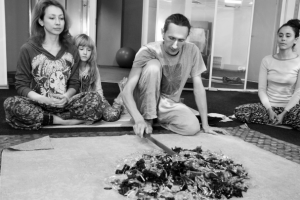 ЙОГА  семинар(гвозди битые стёкла)