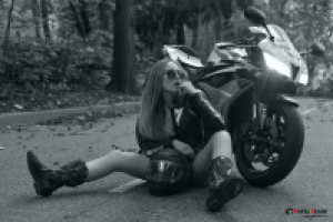 мотоцикл и девушка