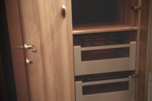 Шкаф бытовой